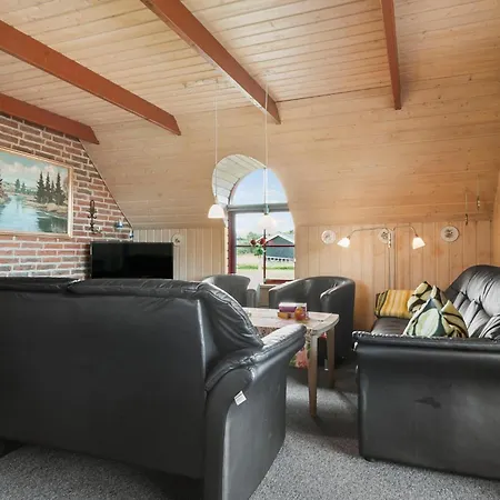 Beach Front Home In Ringkøbing With Sauna Ferienhaus *